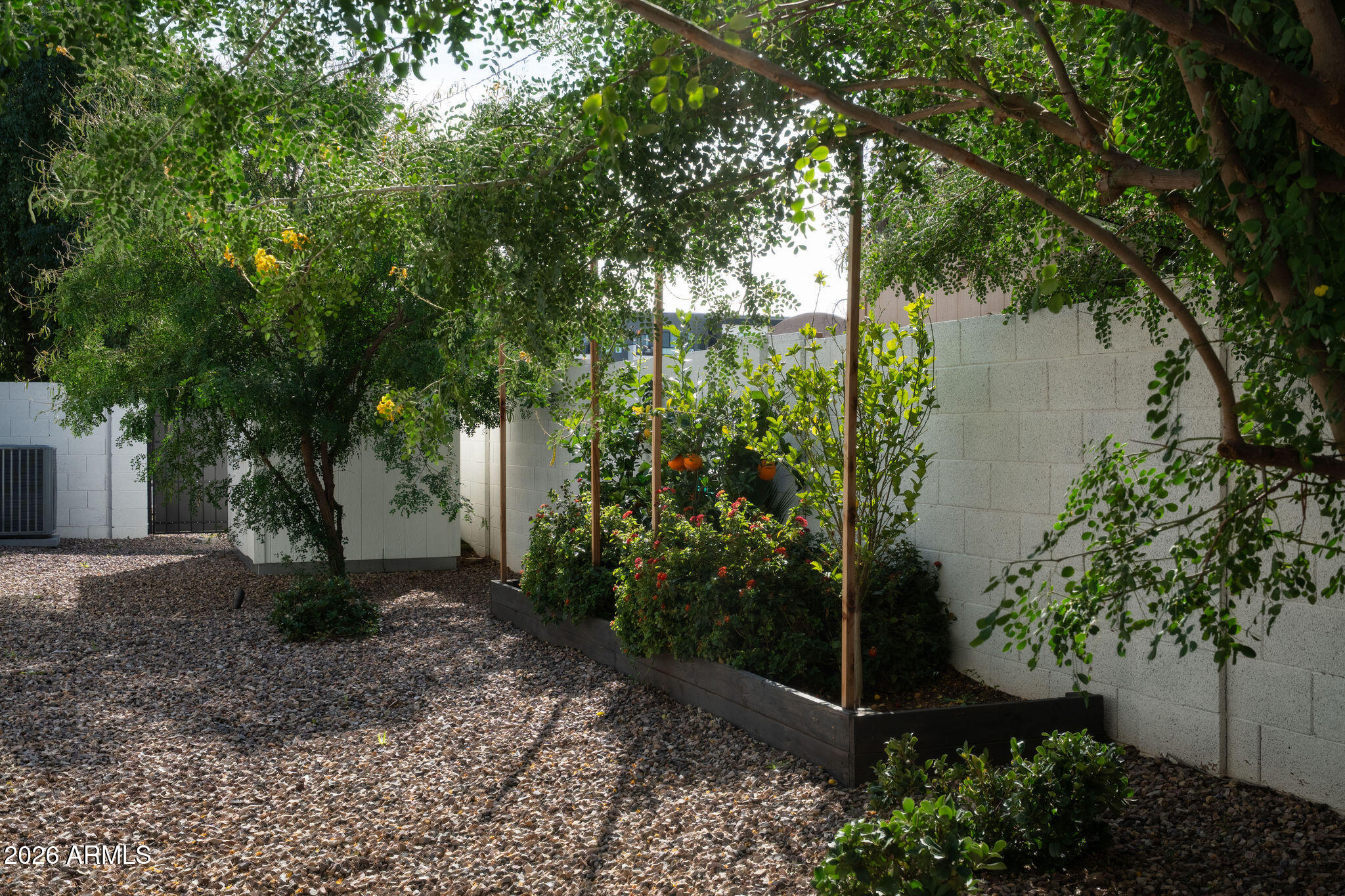 3226 E GLENROSA Avenue