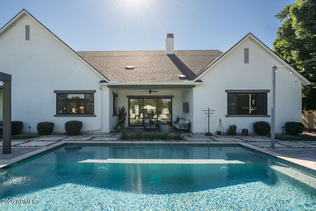 3226 E GLENROSA Avenue