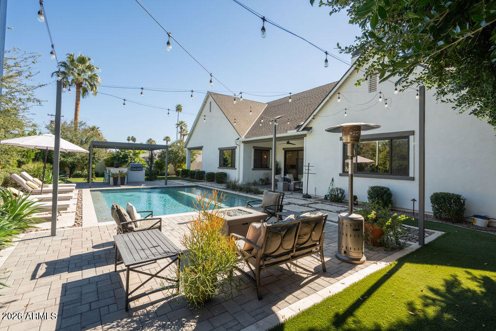 3226 E GLENROSA Avenue