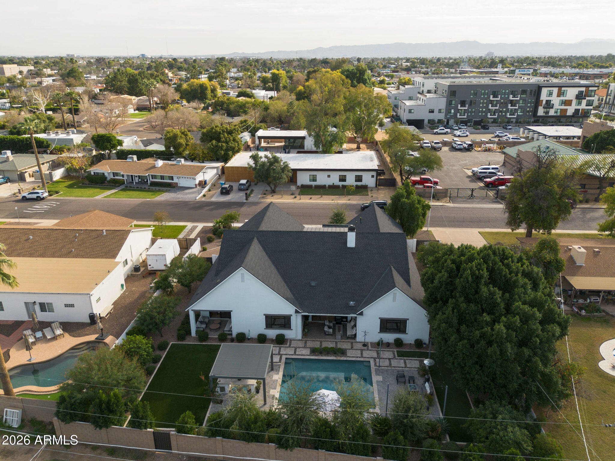 3226 E GLENROSA Avenue