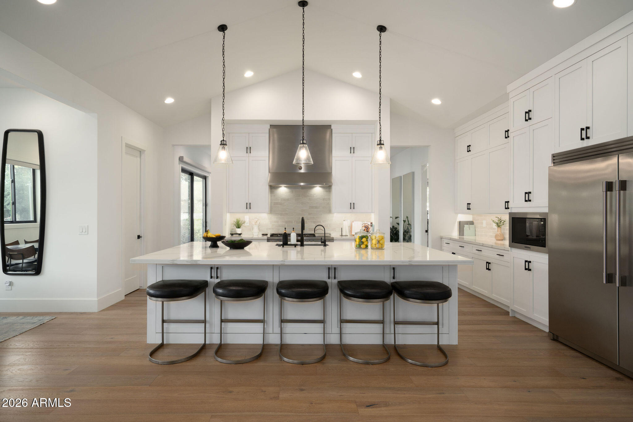 3226 E GLENROSA Avenue