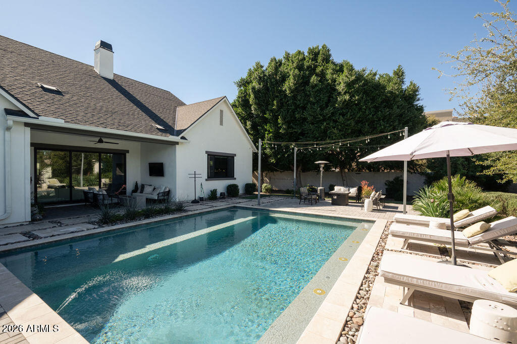 3226 E GLENROSA Avenue