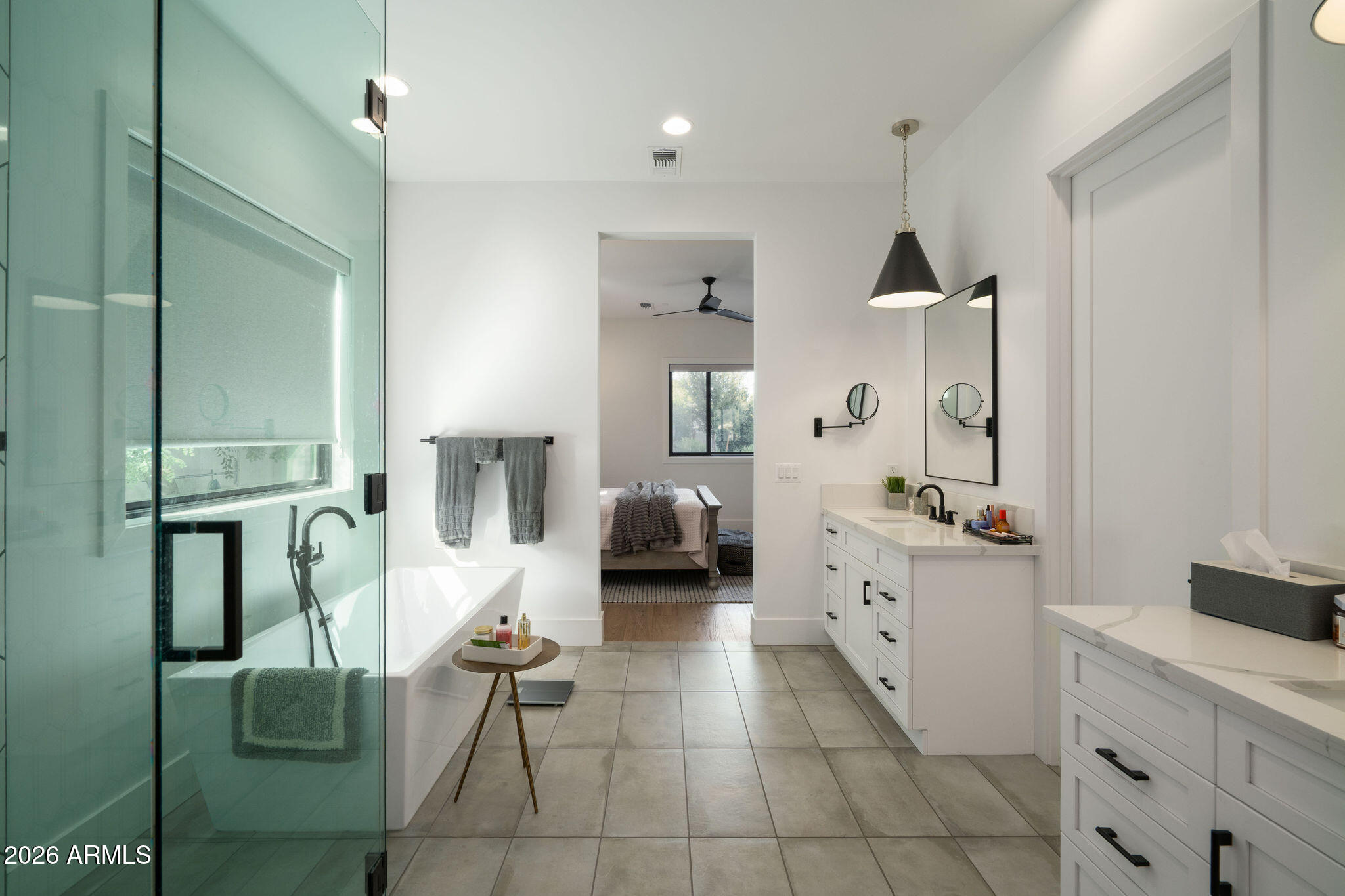 3226 E GLENROSA Avenue