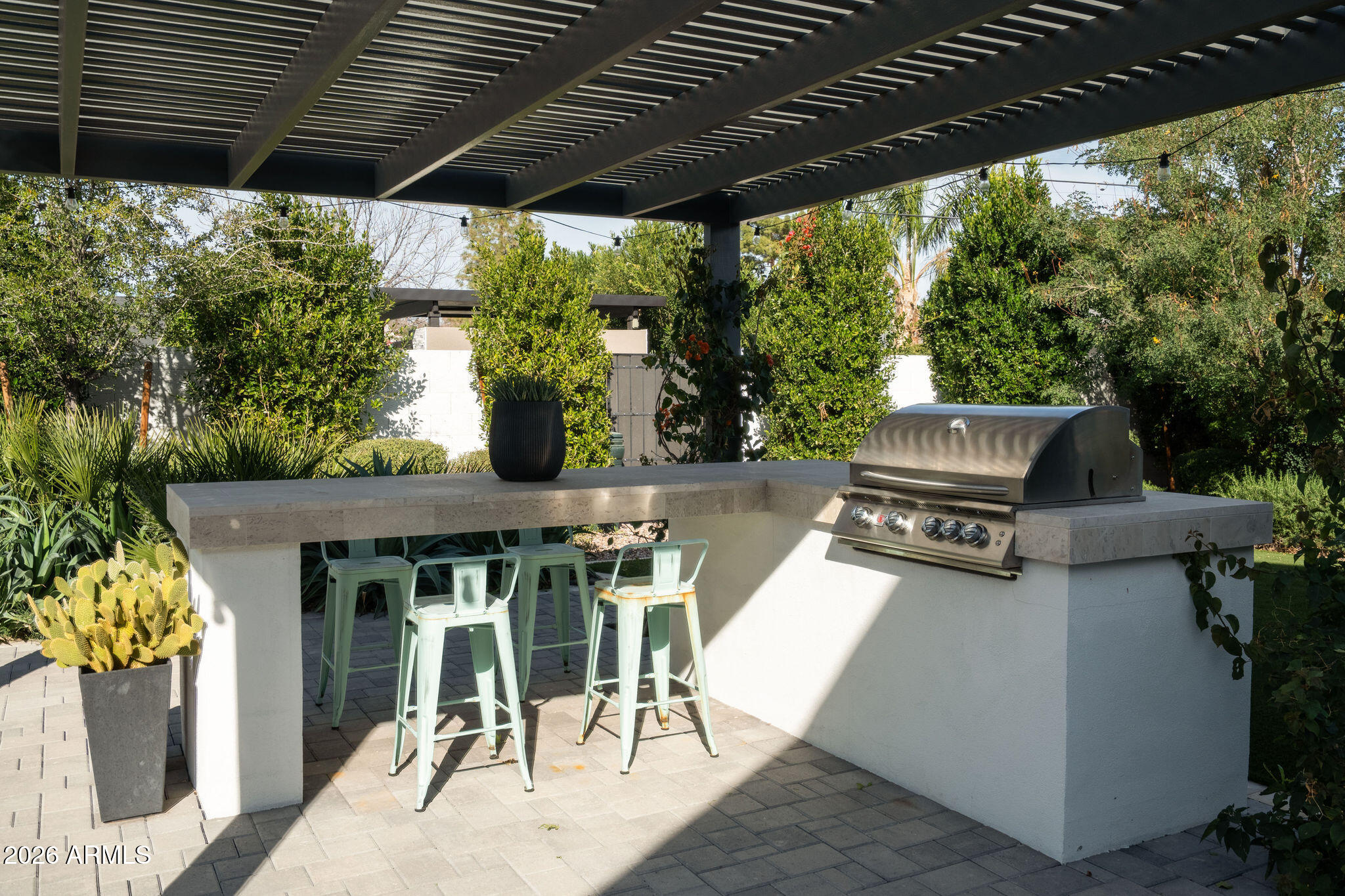 3226 E GLENROSA Avenue