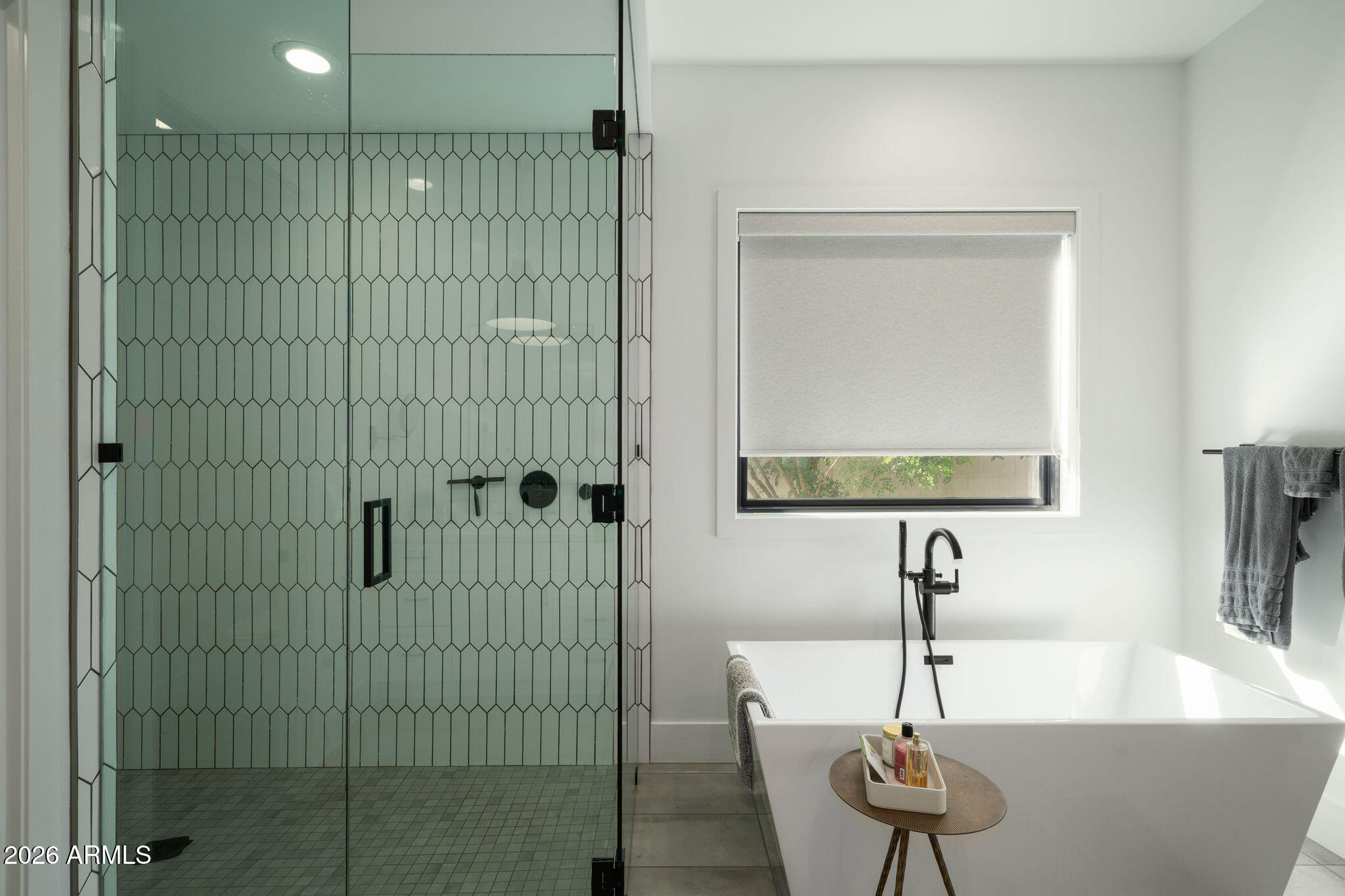 3226 E GLENROSA Avenue