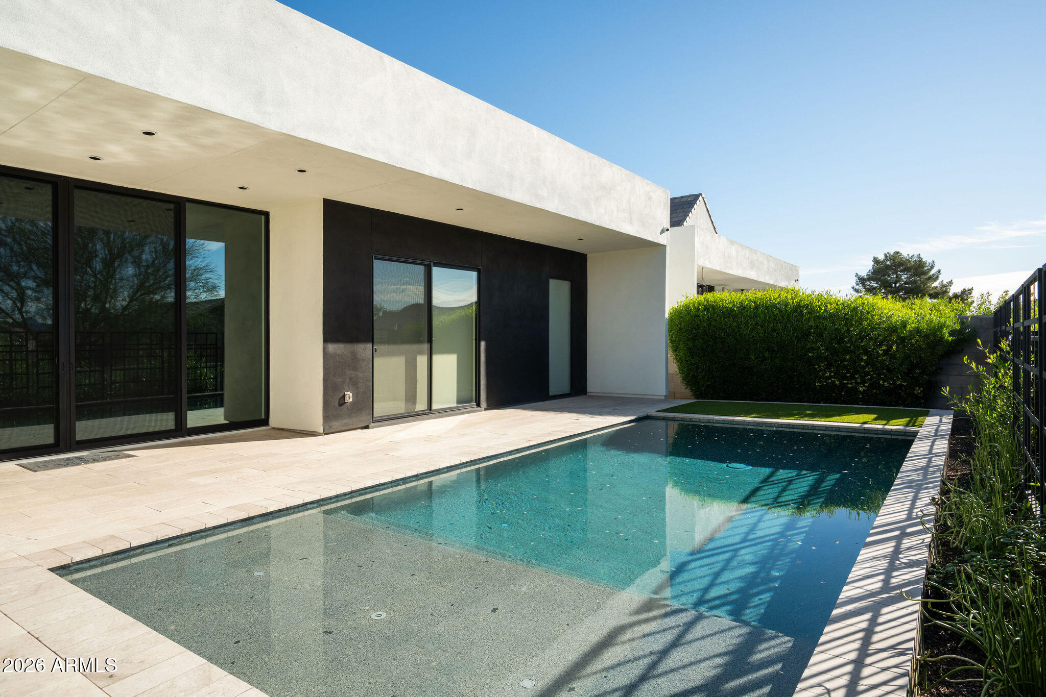 1729 E WINCHCOMB Drive