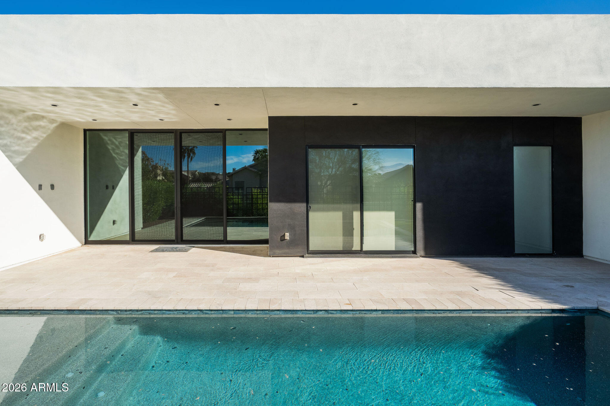 1729 E WINCHCOMB Drive