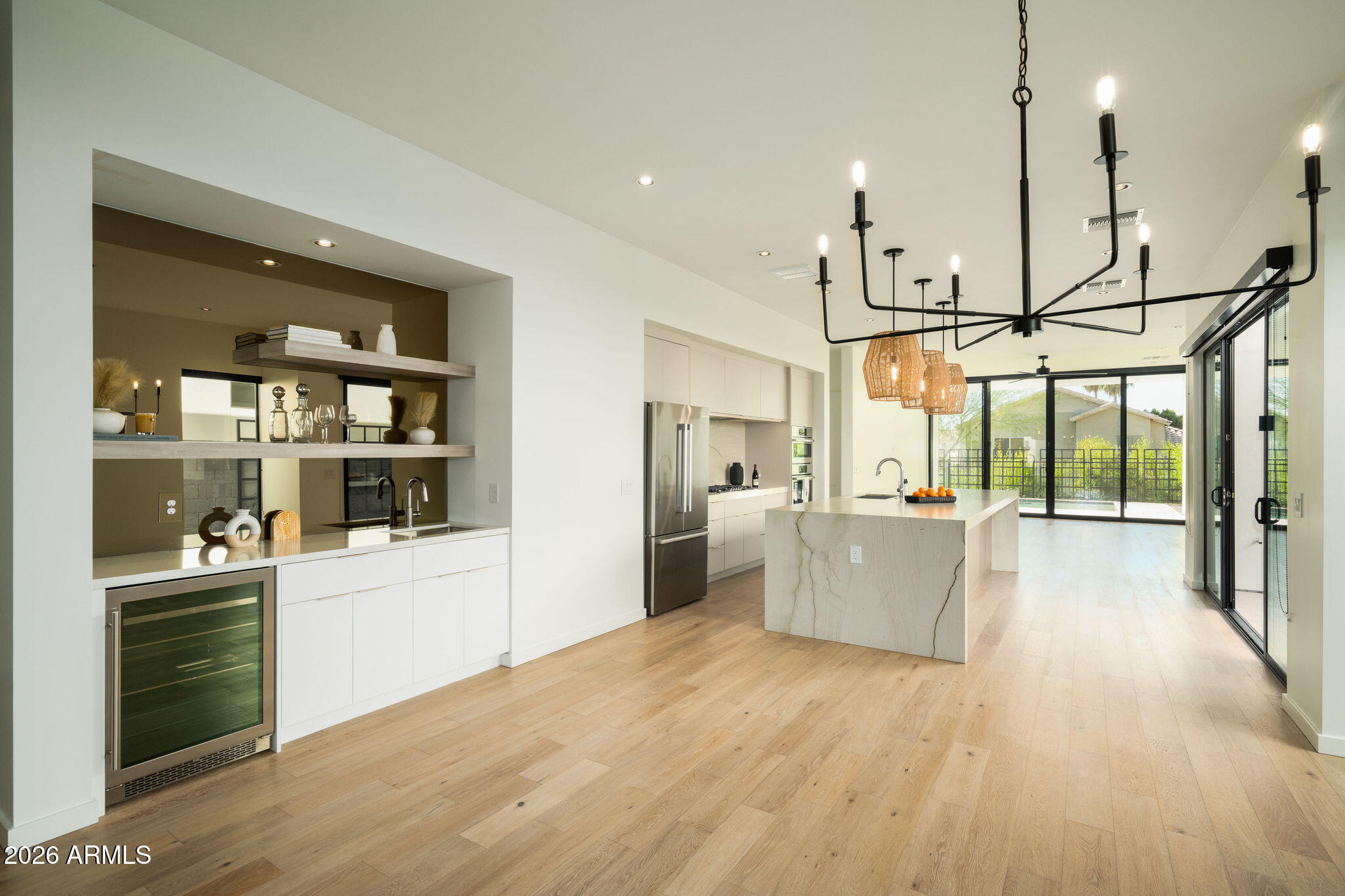 1729 E WINCHCOMB Drive