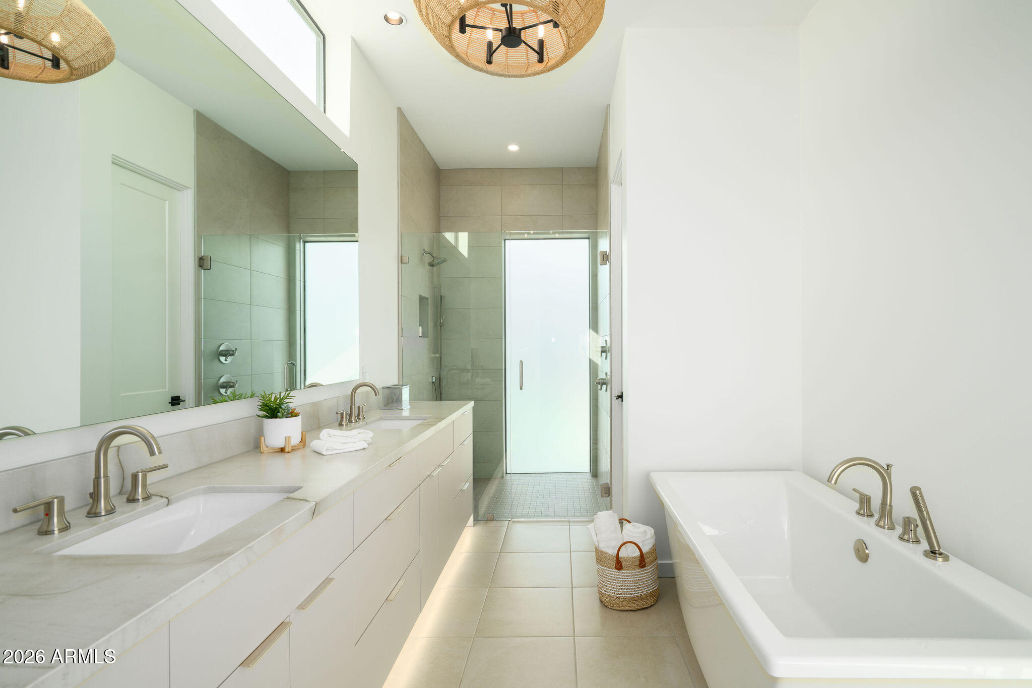 1729 E WINCHCOMB Drive