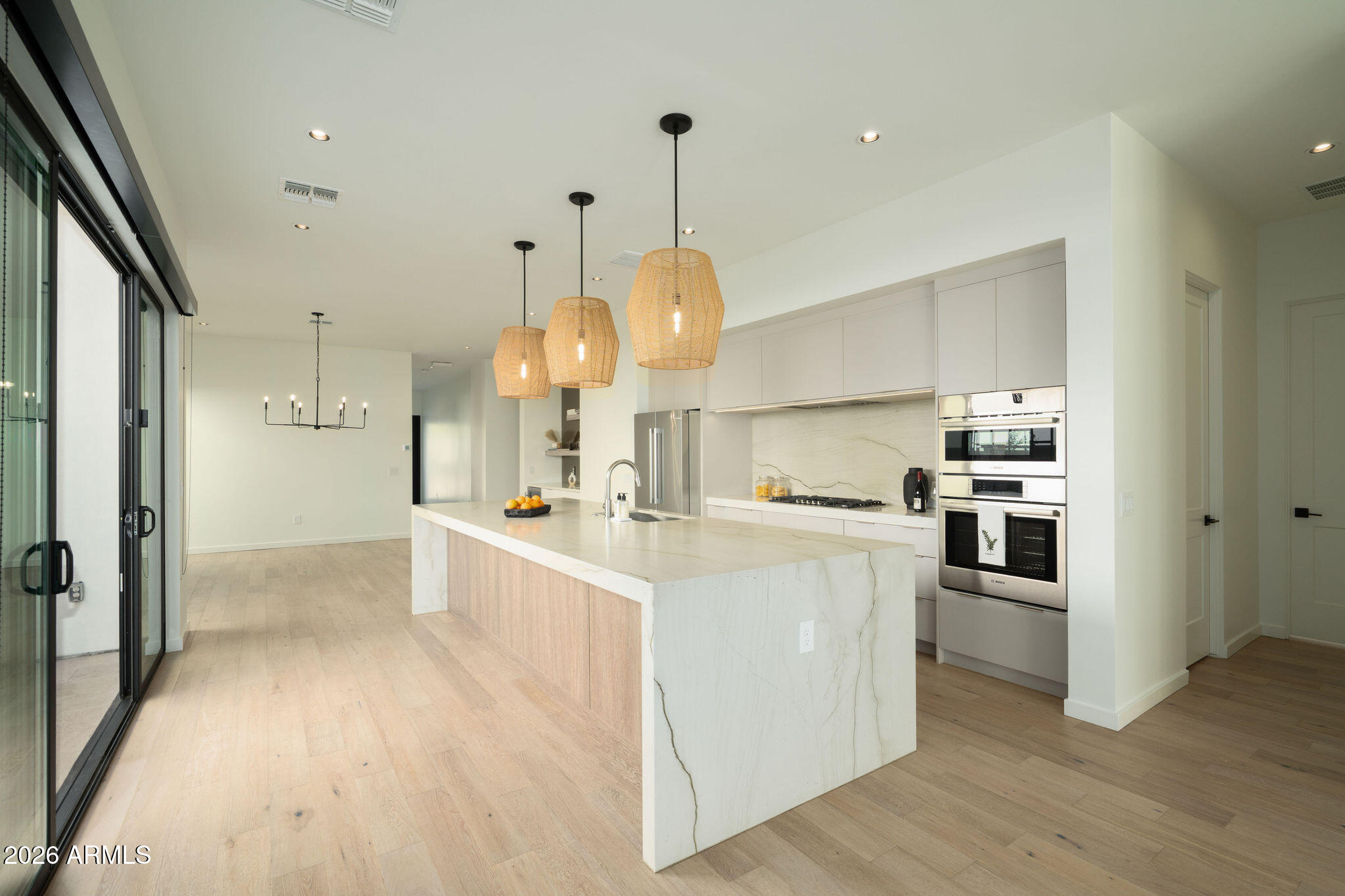 1729 E WINCHCOMB Drive