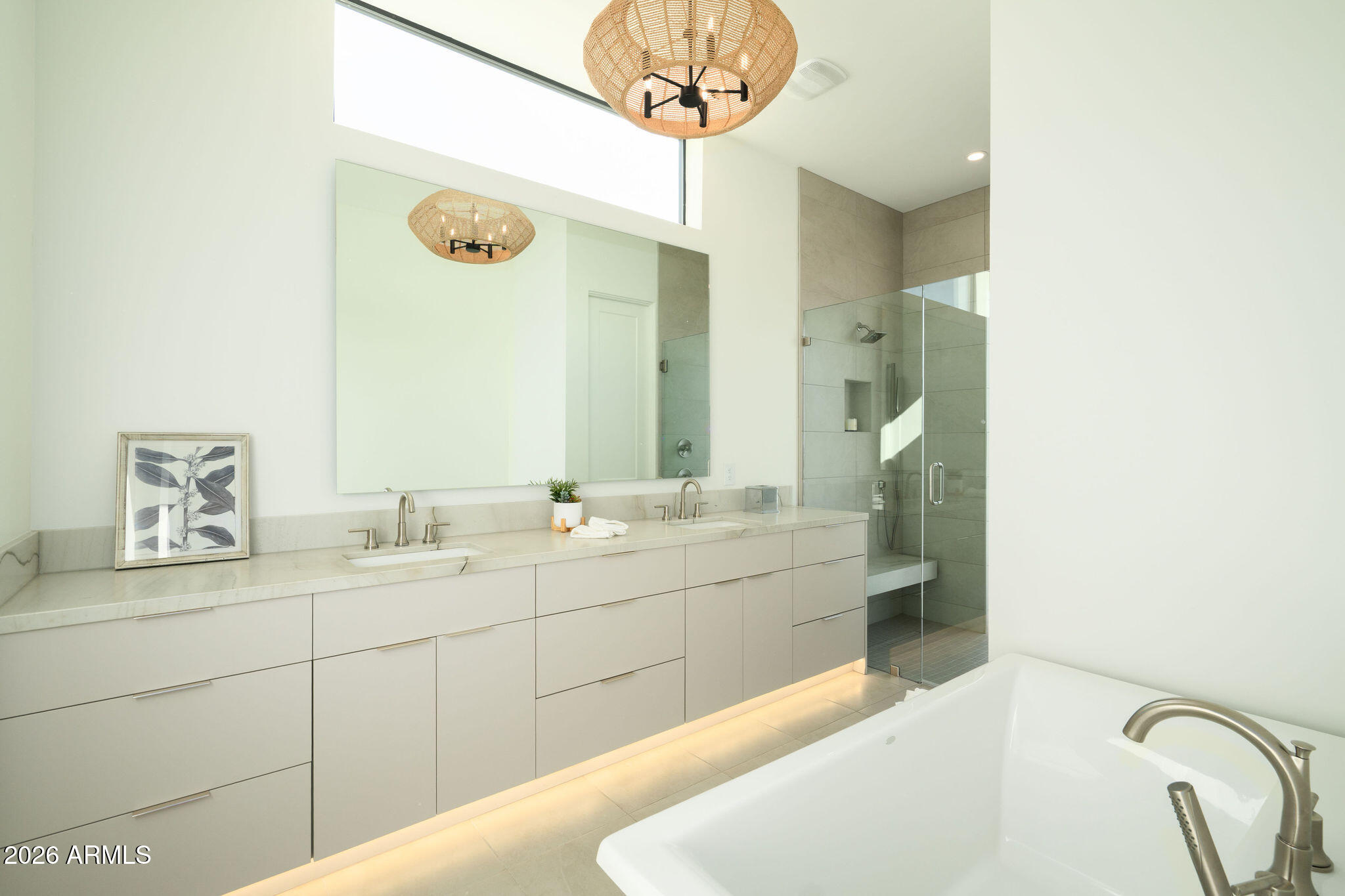 1729 E WINCHCOMB Drive