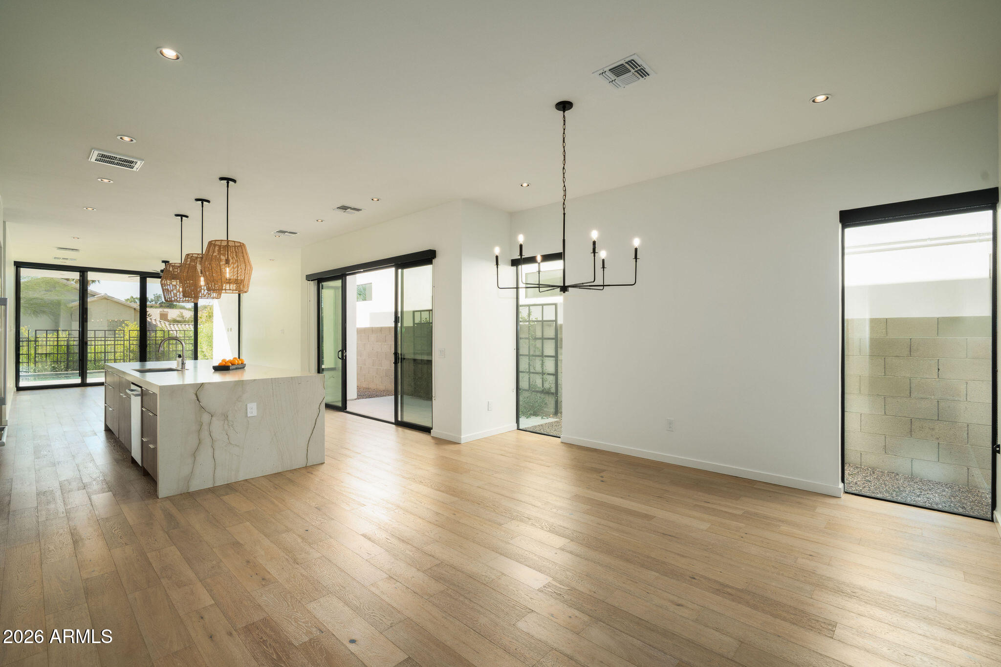 1729 E WINCHCOMB Drive