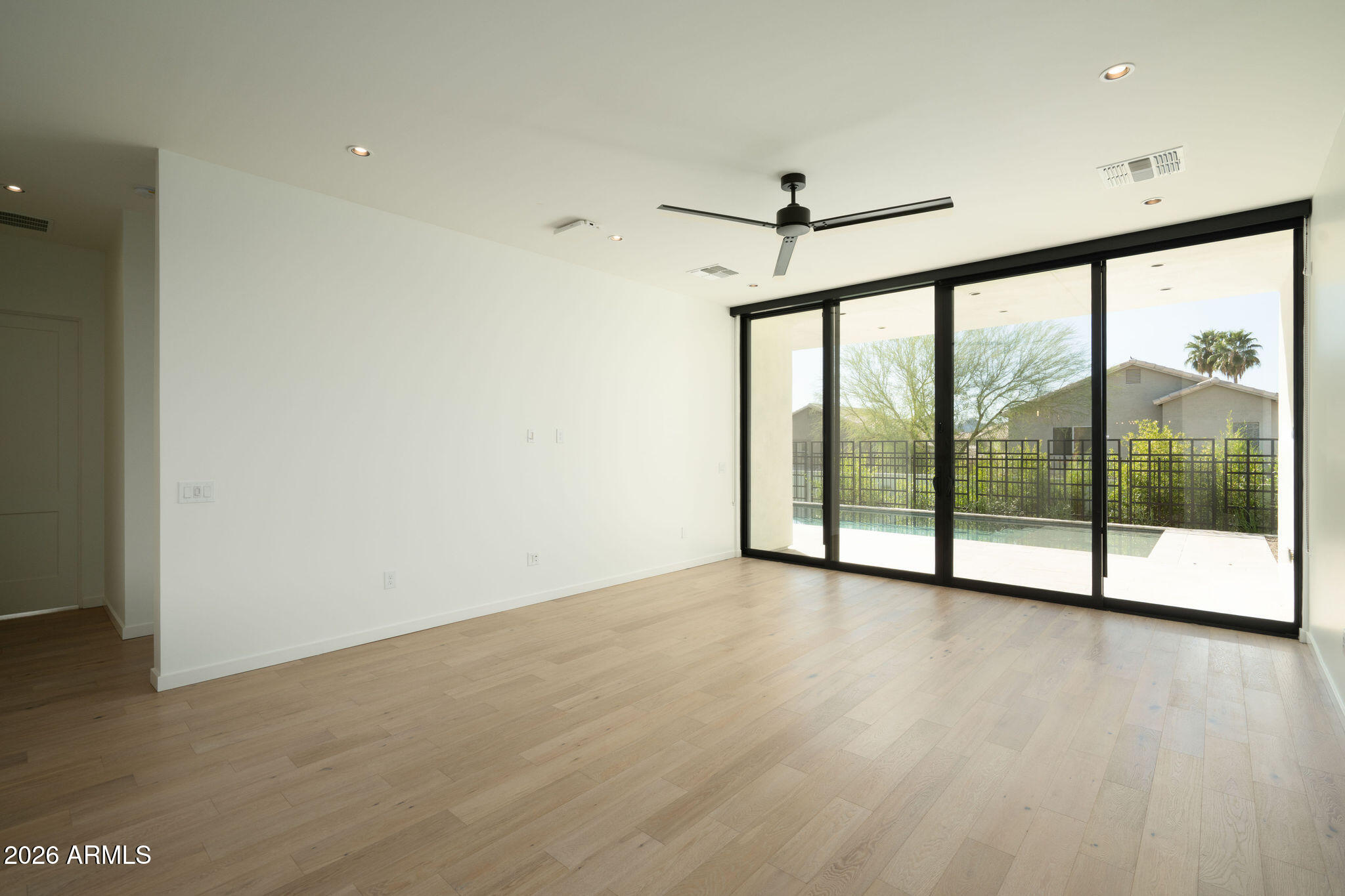 1729 E WINCHCOMB Drive