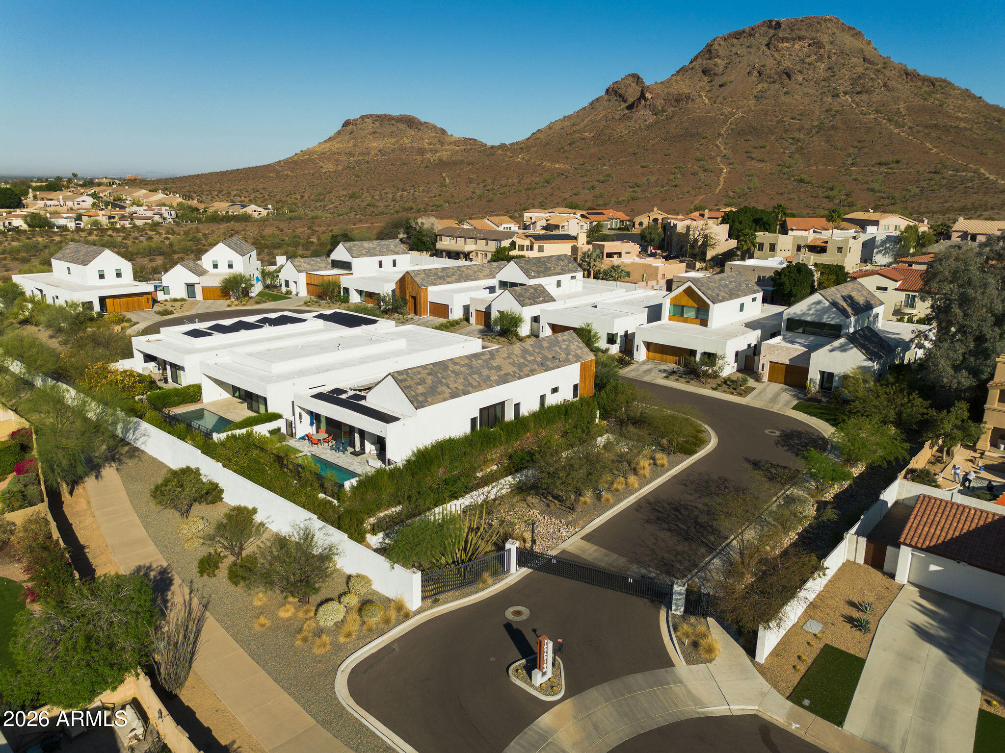 1729 E WINCHCOMB Drive