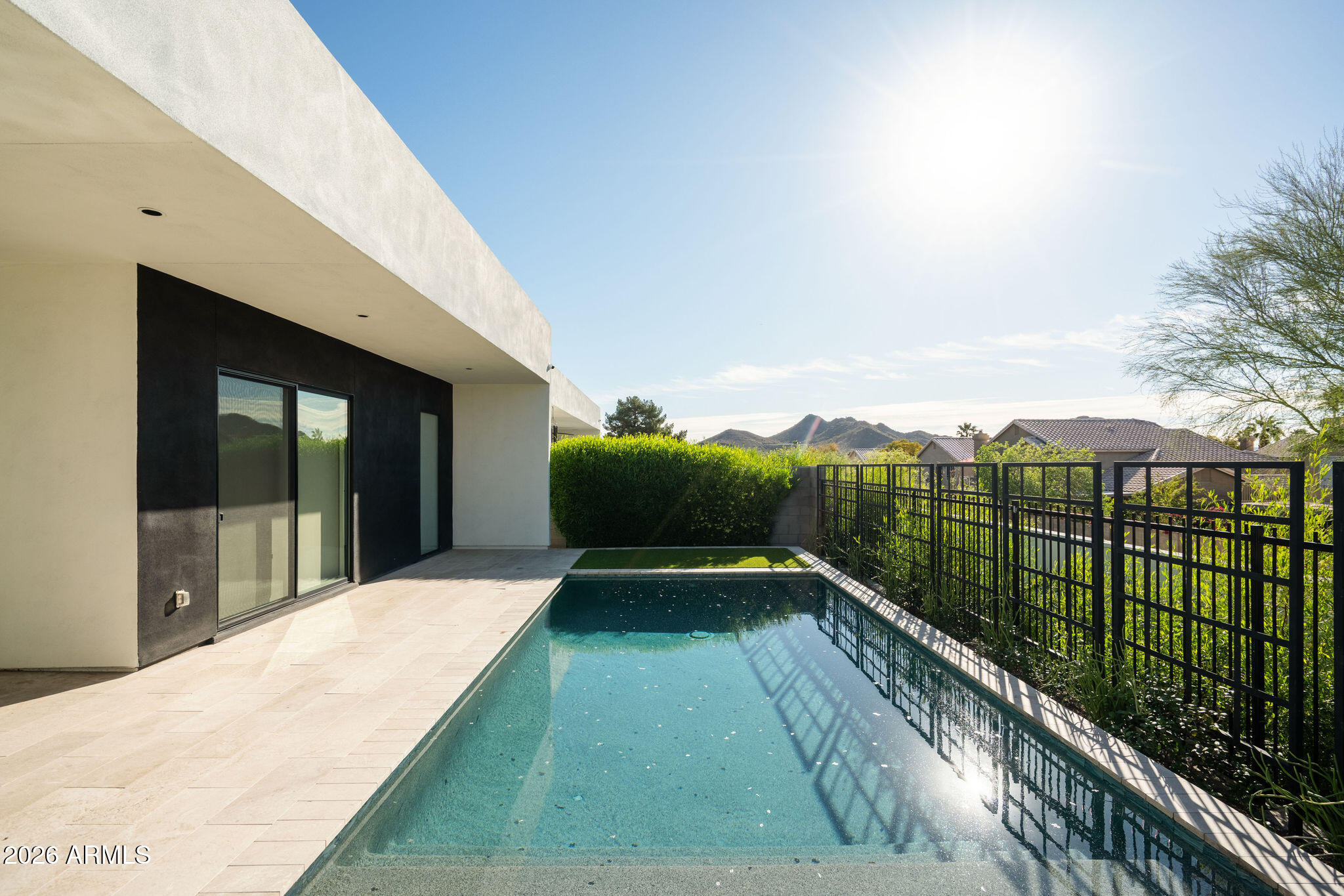 1729 E WINCHCOMB Drive