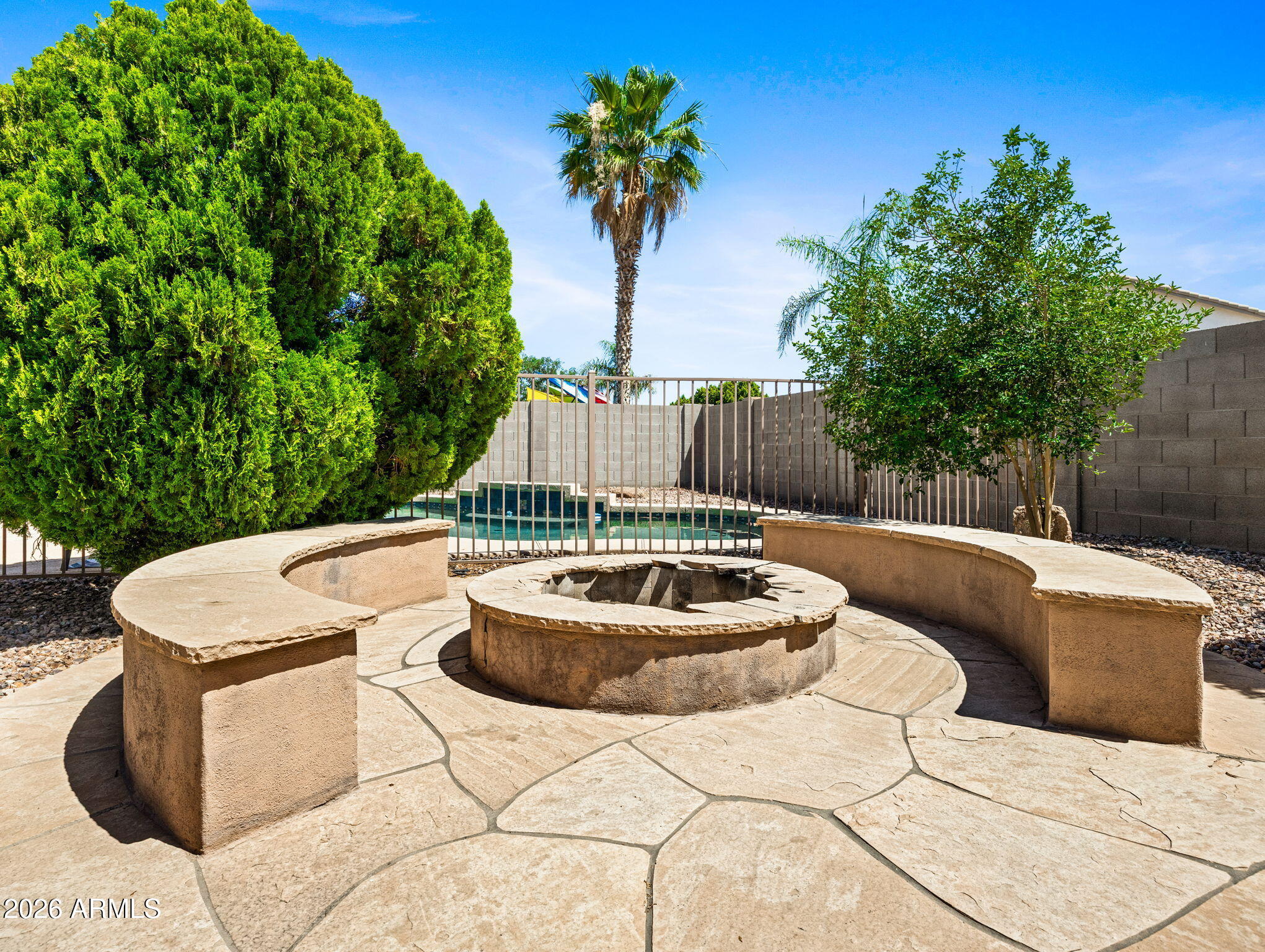 7821 W ROBIN Lane