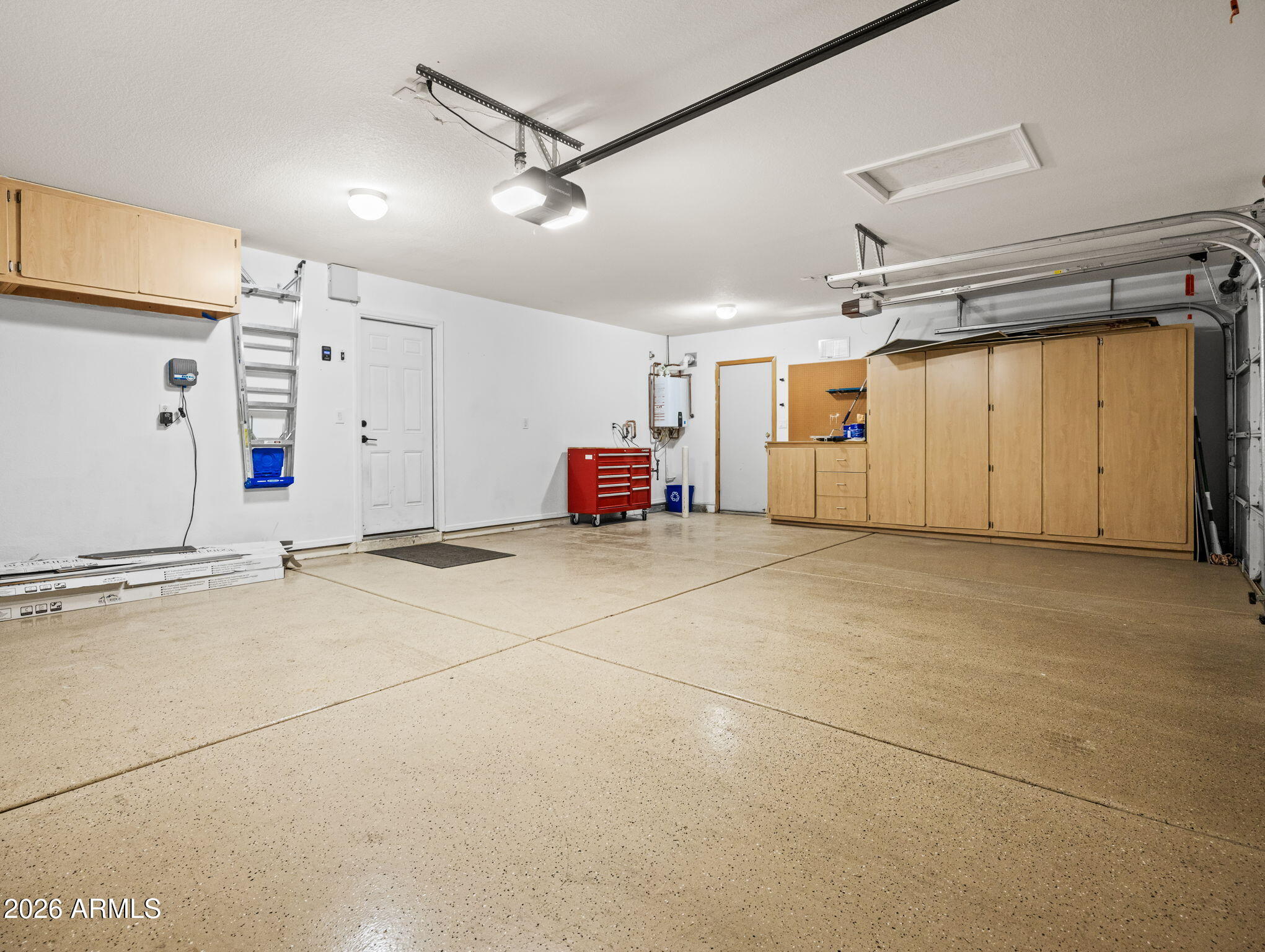 7821 W ROBIN Lane