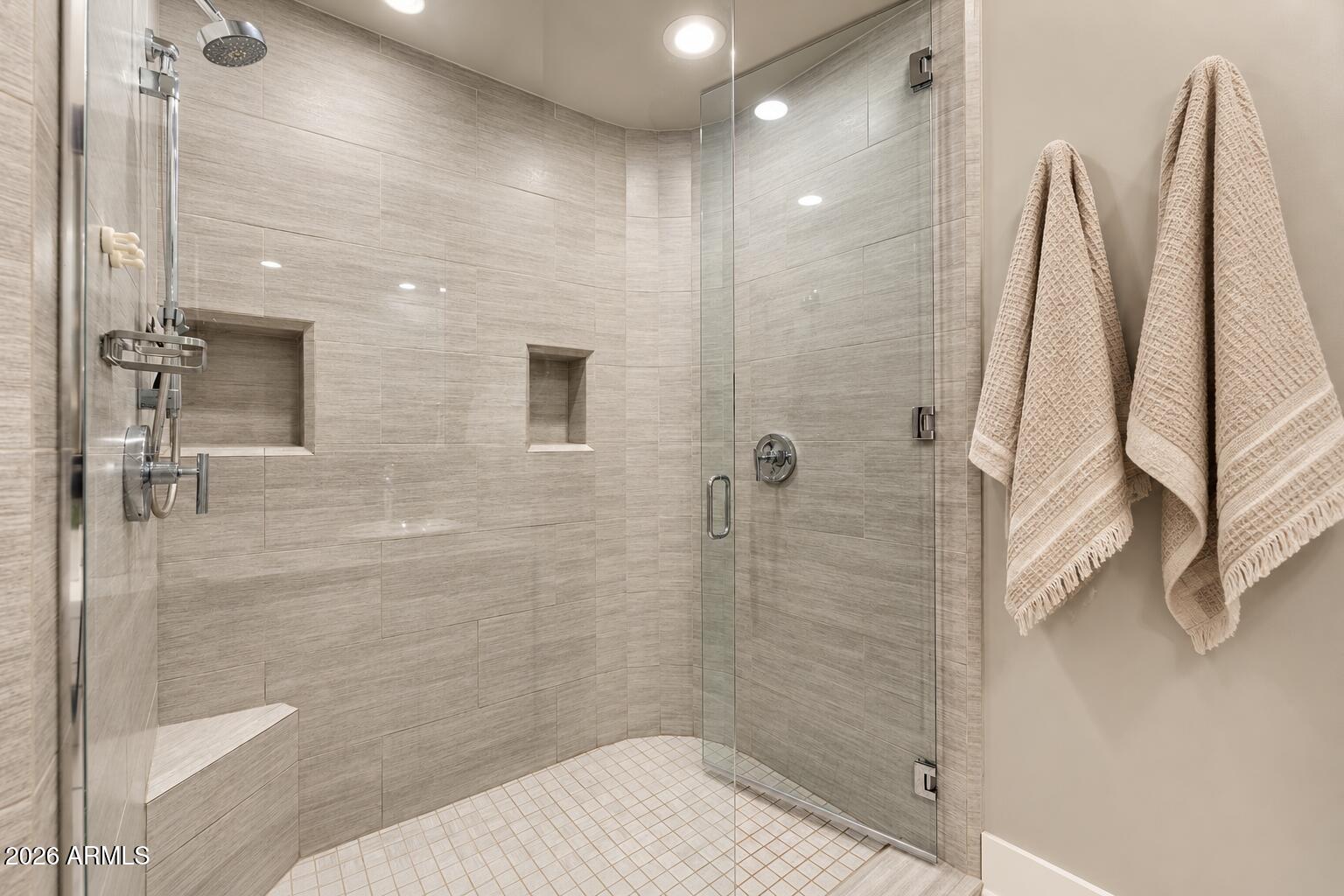 5242 N WOODMERE FAIRWAY