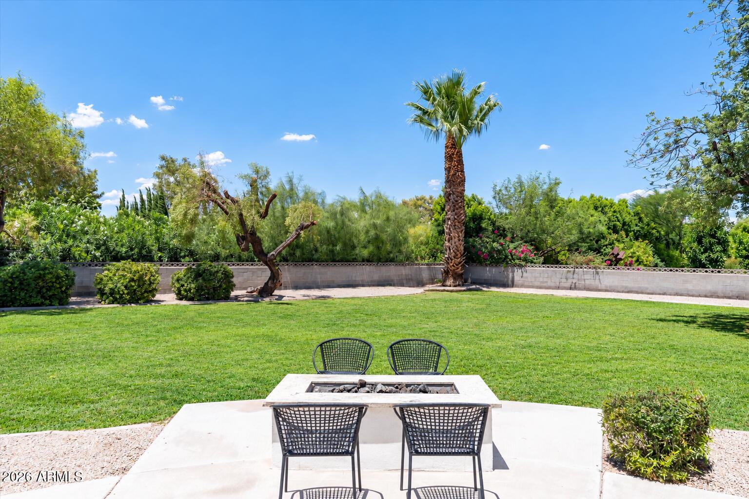 5242 N WOODMERE FAIRWAY