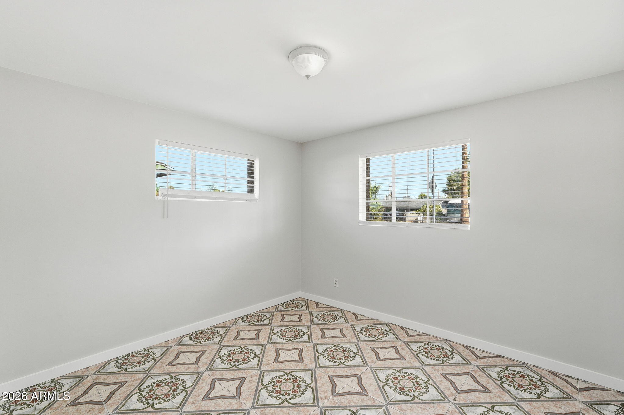 2231 W ORANGEWOOD Avenue