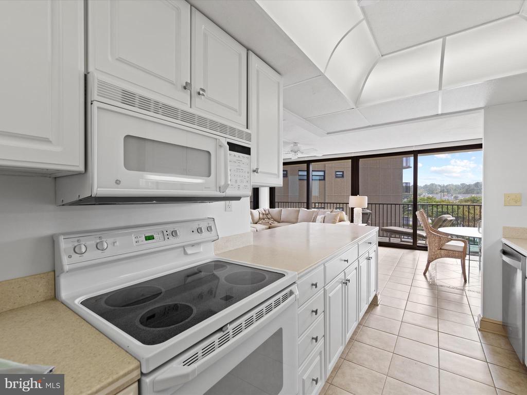 210 Dover House Rd #210s
