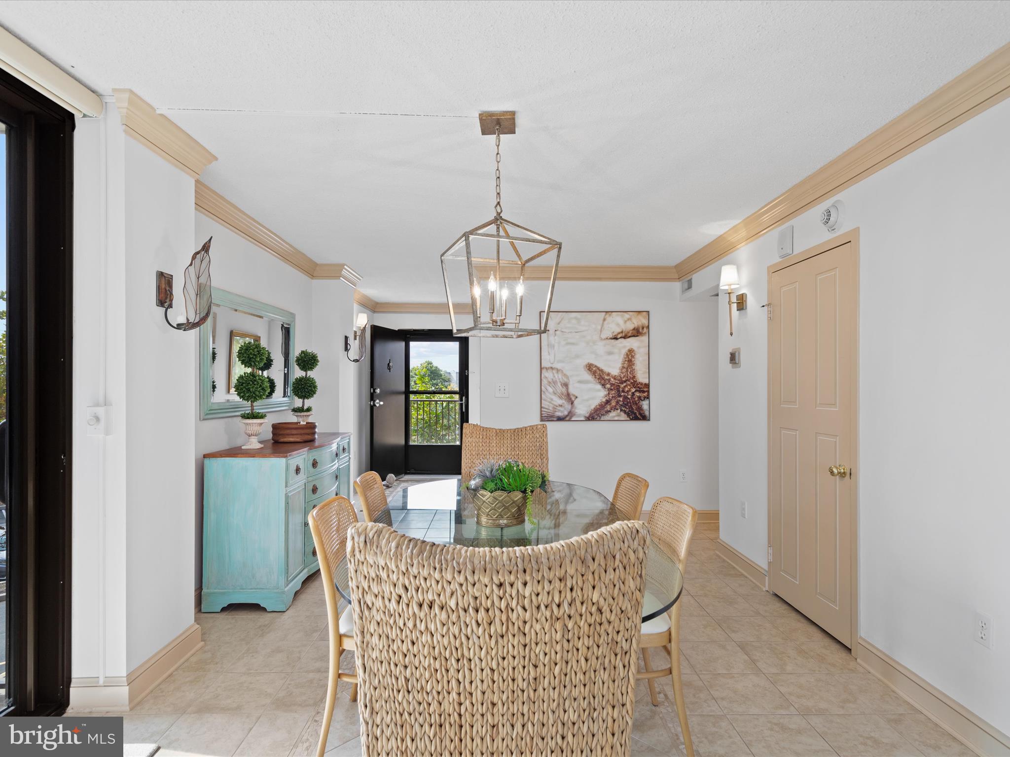 210 Dover House Rd #210s