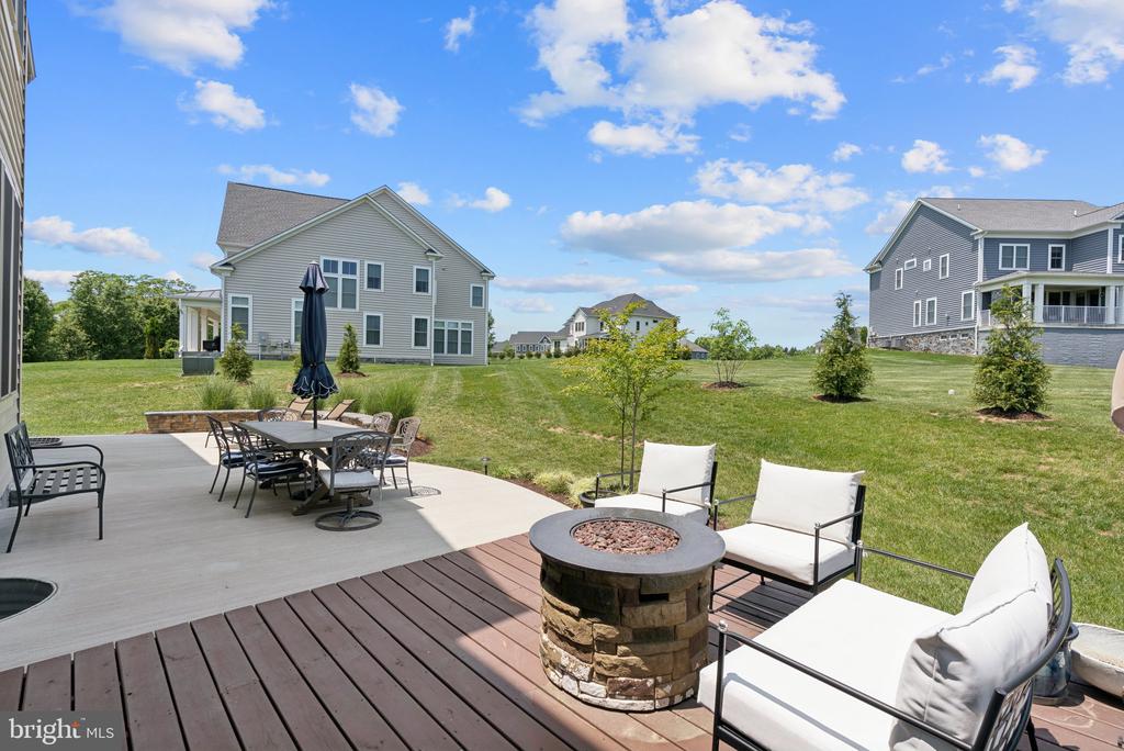 237 BARBERRY LANE