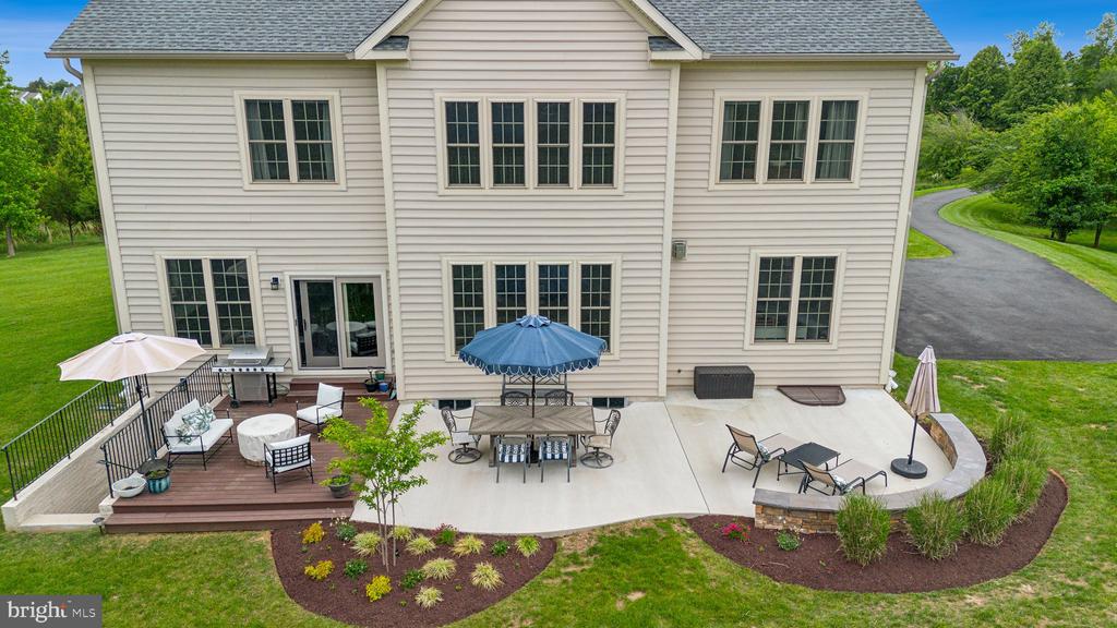 237 BARBERRY LANE