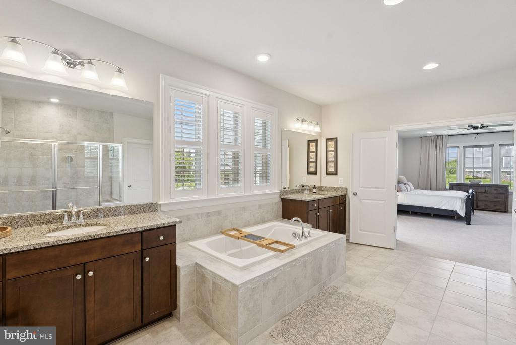 237 BARBERRY LANE