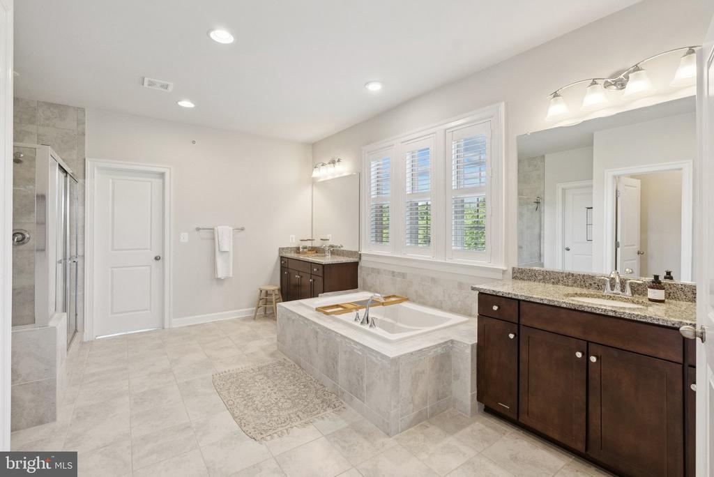 237 BARBERRY LANE