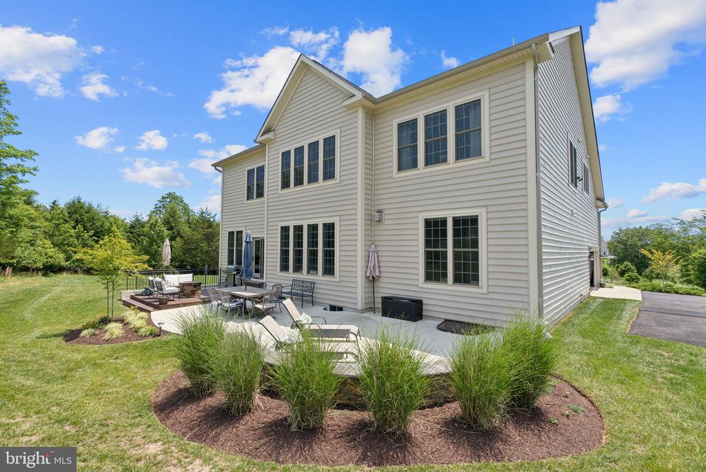 237 BARBERRY LANE