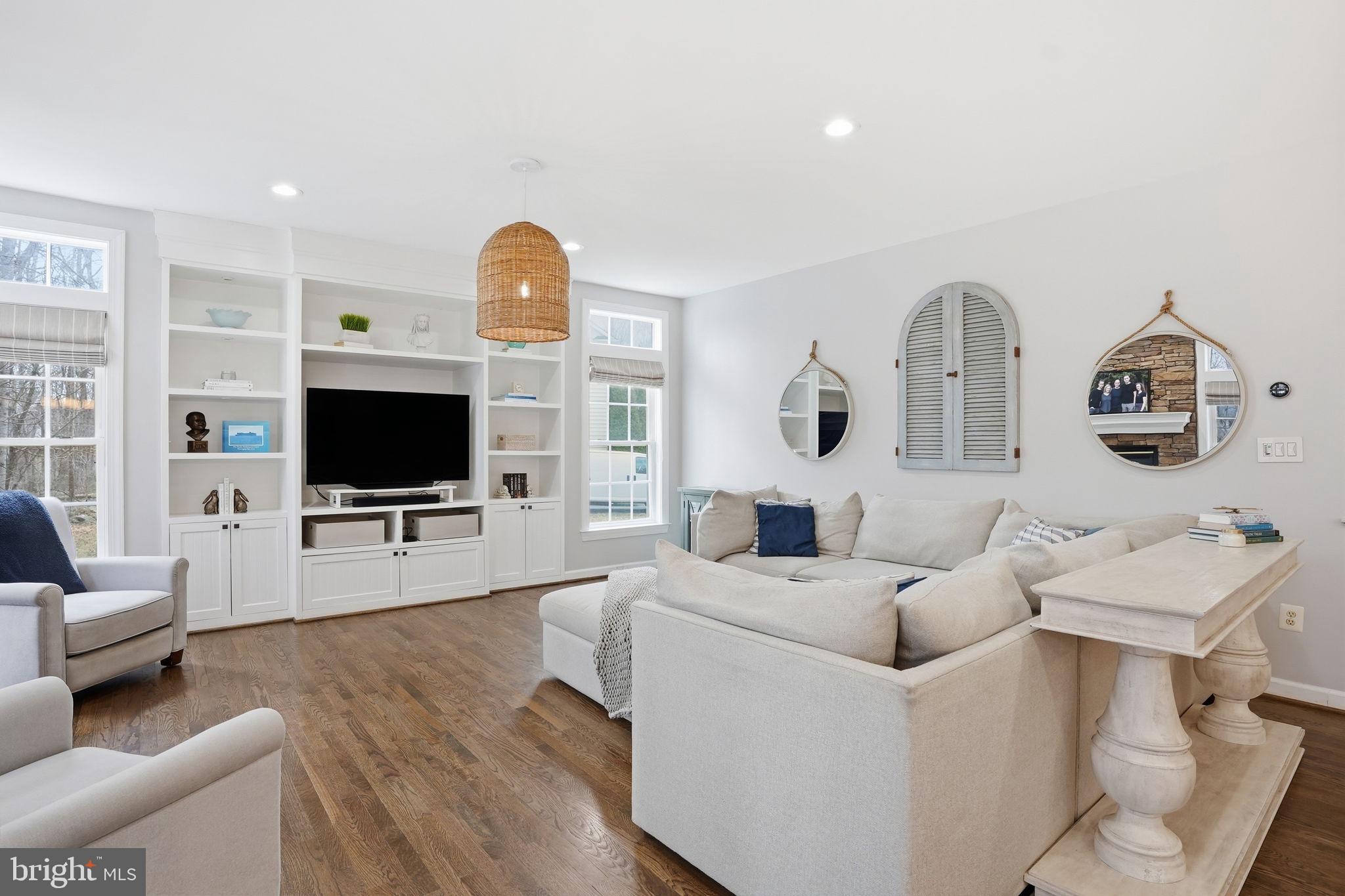 718 TURTLE POND LANE