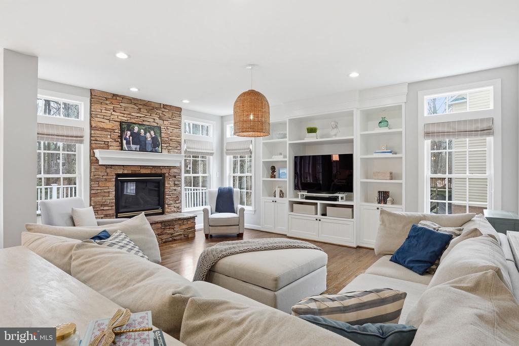 718 TURTLE POND LANE