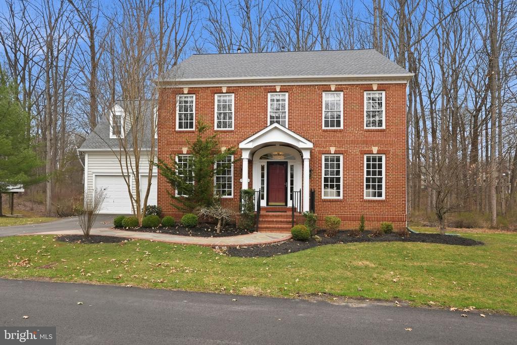 718 TURTLE POND LANE