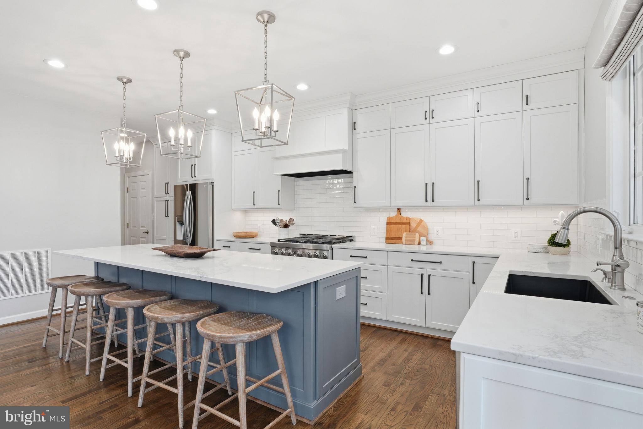 718 TURTLE POND LANE