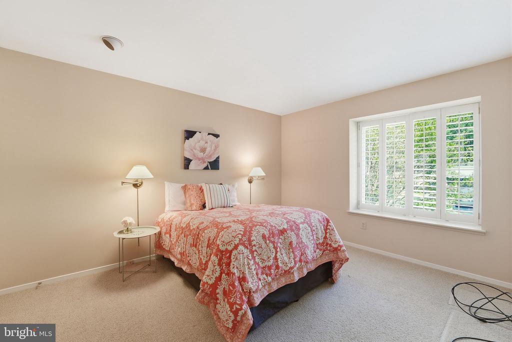 15 ARLIVE COURT