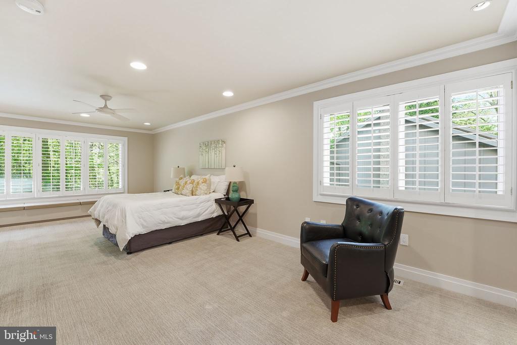 15 ARLIVE COURT