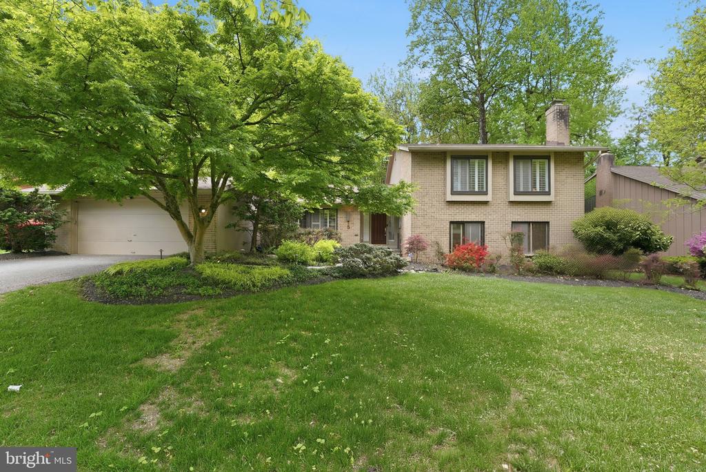 15 ARLIVE COURT