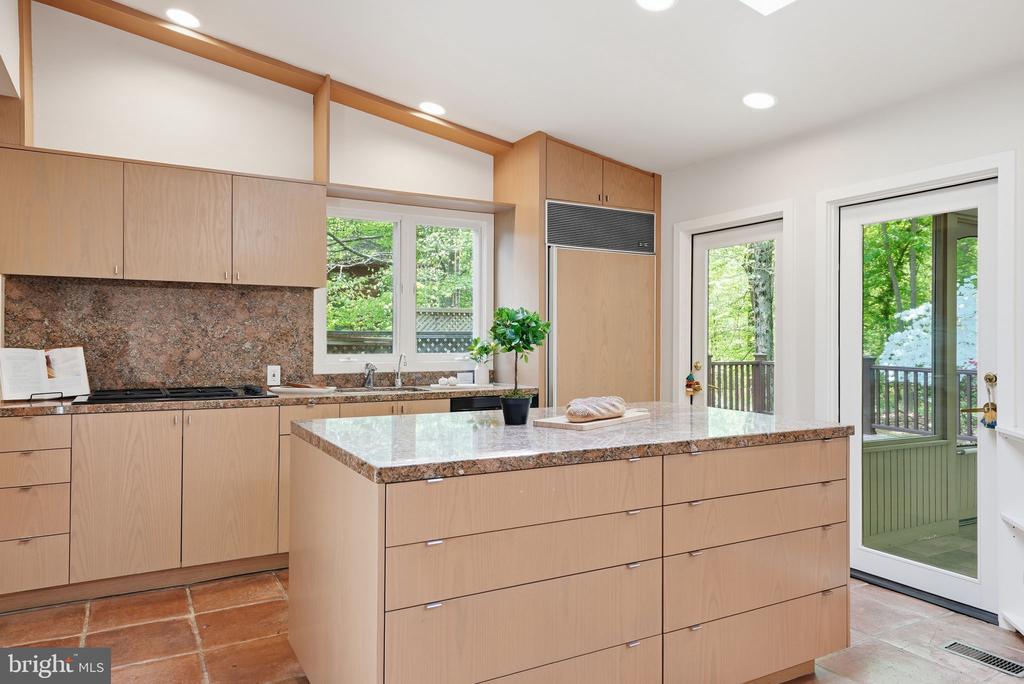 15 ARLIVE COURT