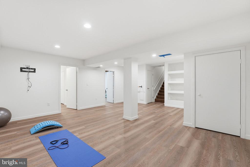 15 ARLIVE COURT