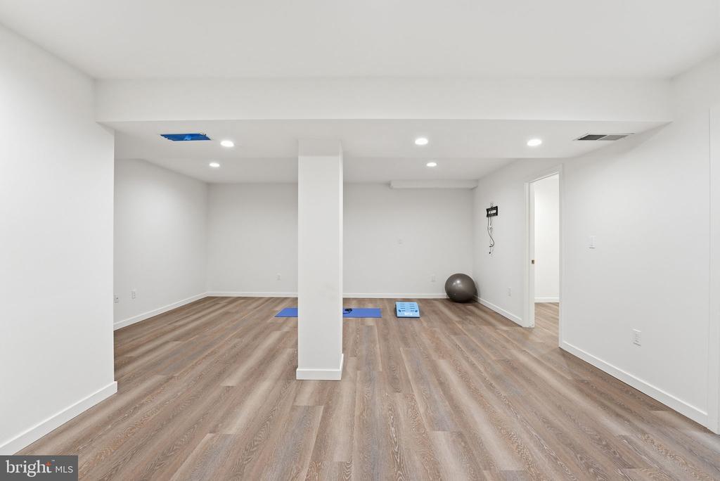 15 ARLIVE COURT
