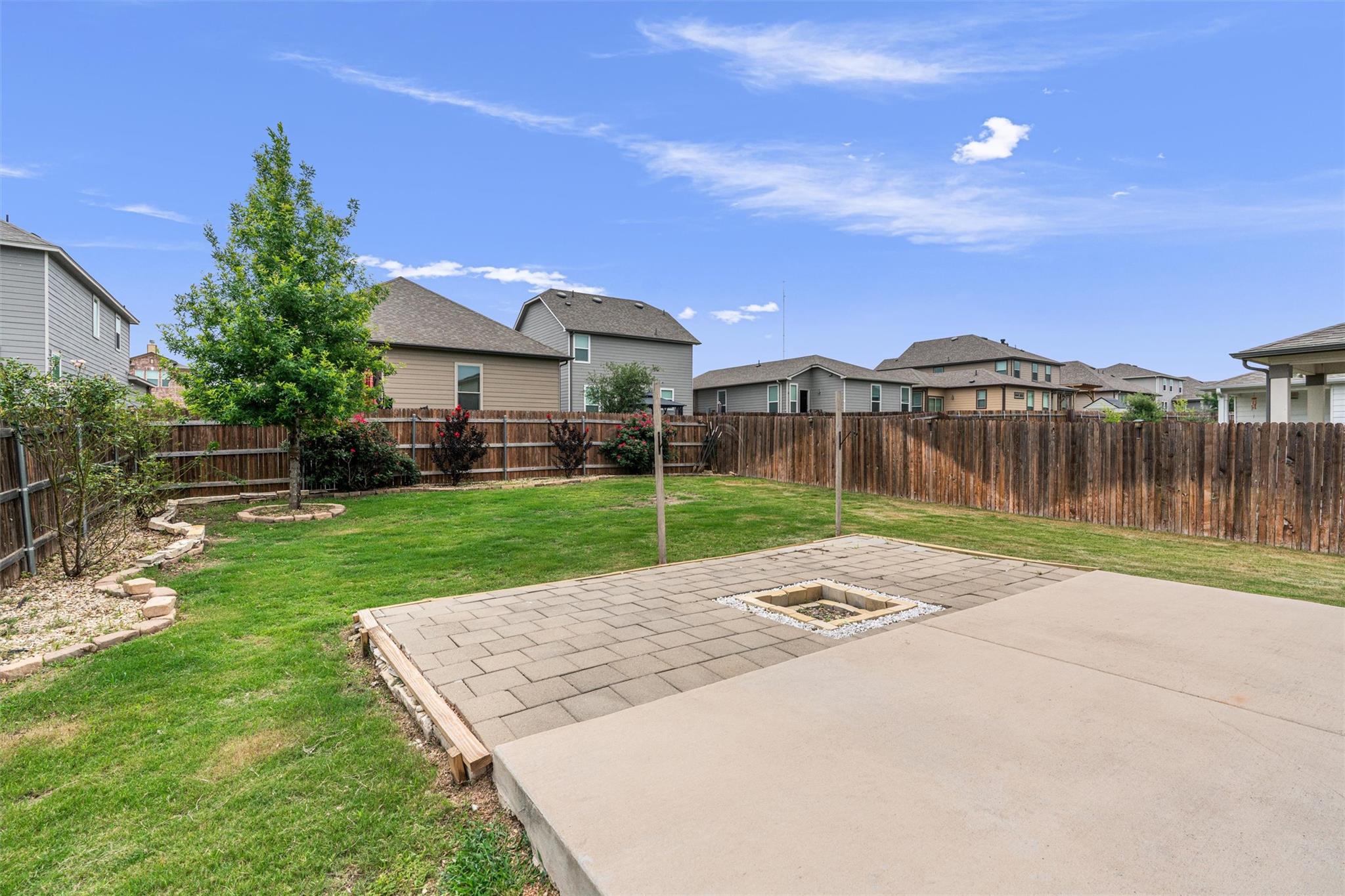 305 Los Cobos LN