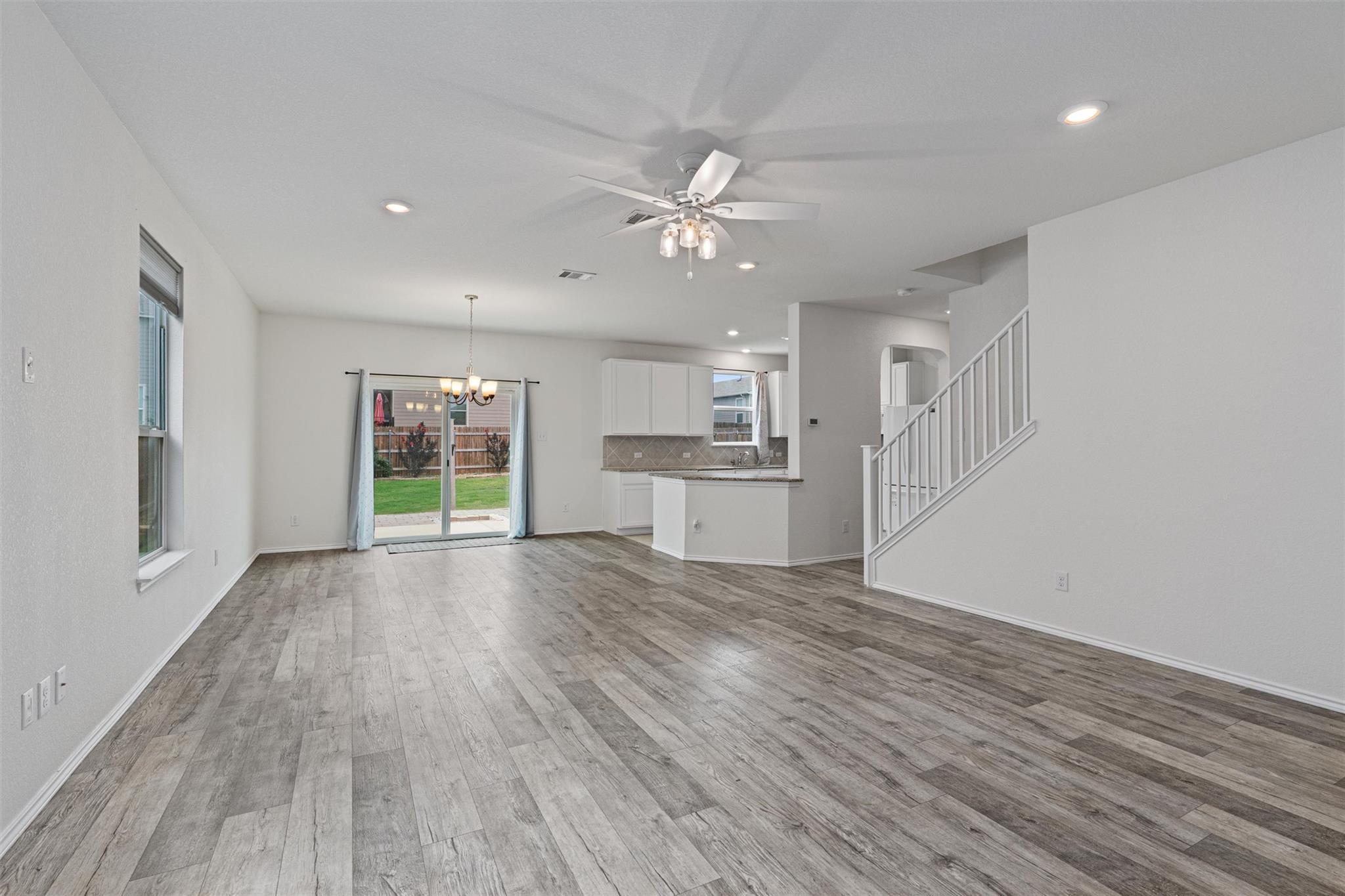 305 Los Cobos LN