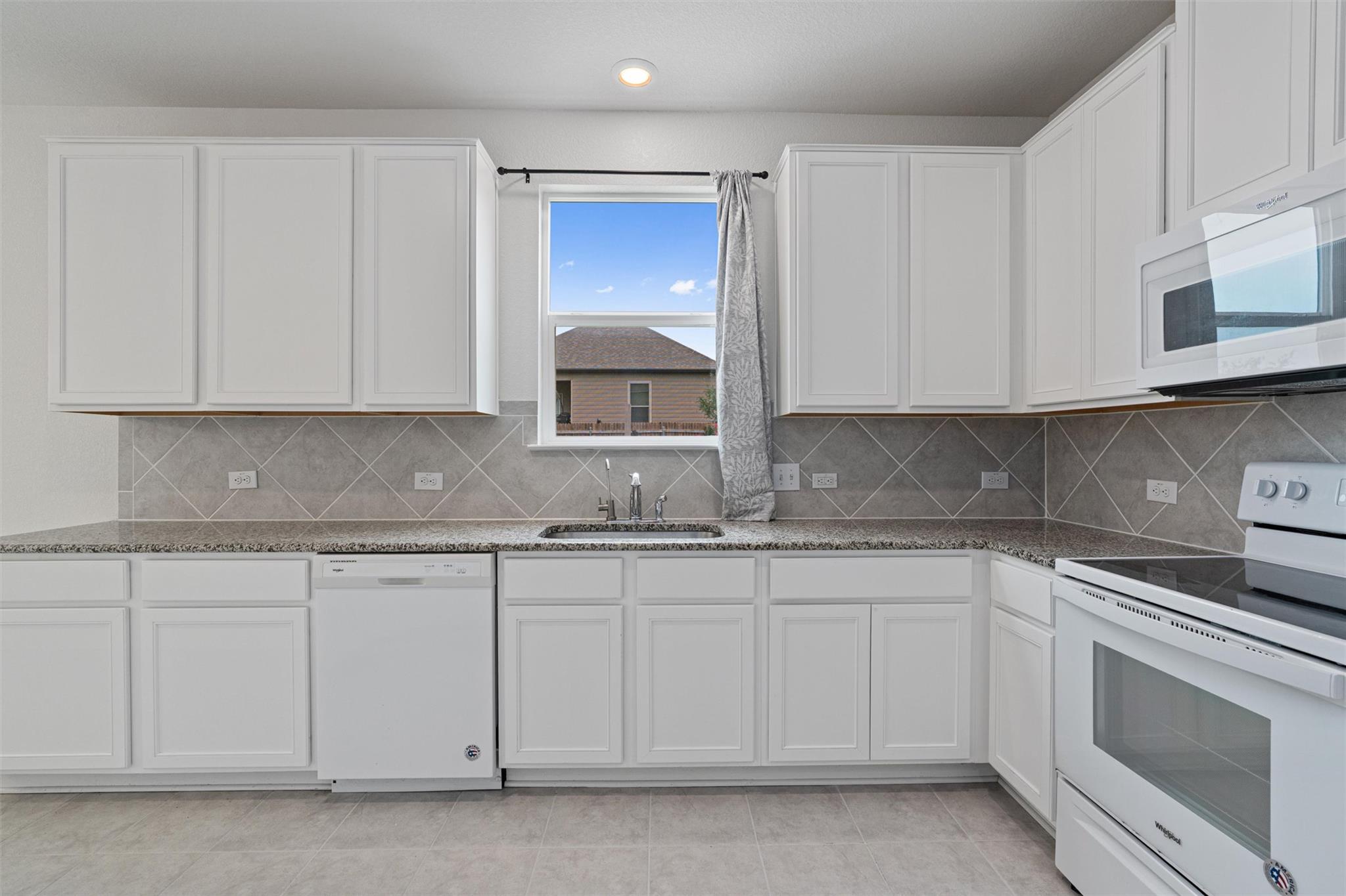305 Los Cobos LN