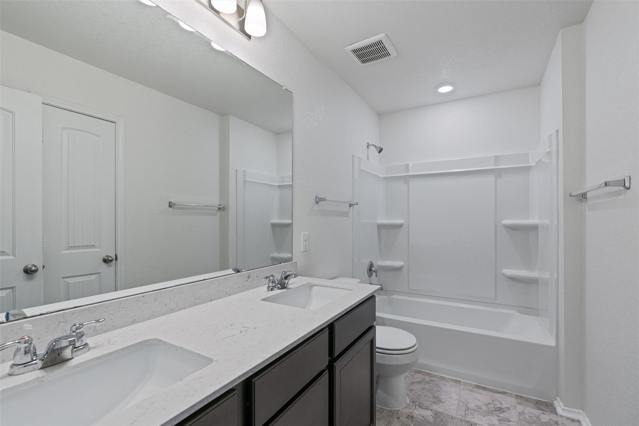 305 Los Cobos LN
