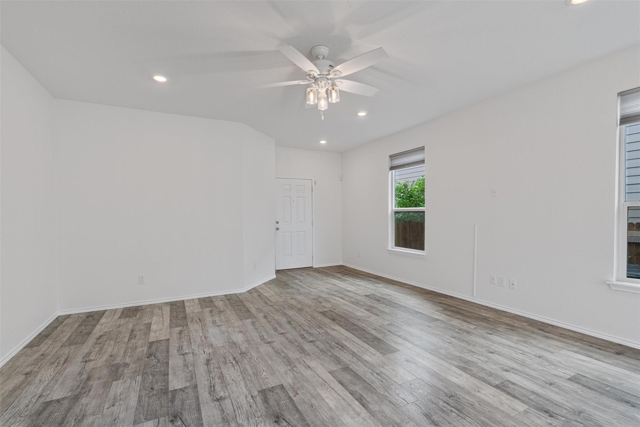 305 Los Cobos LN