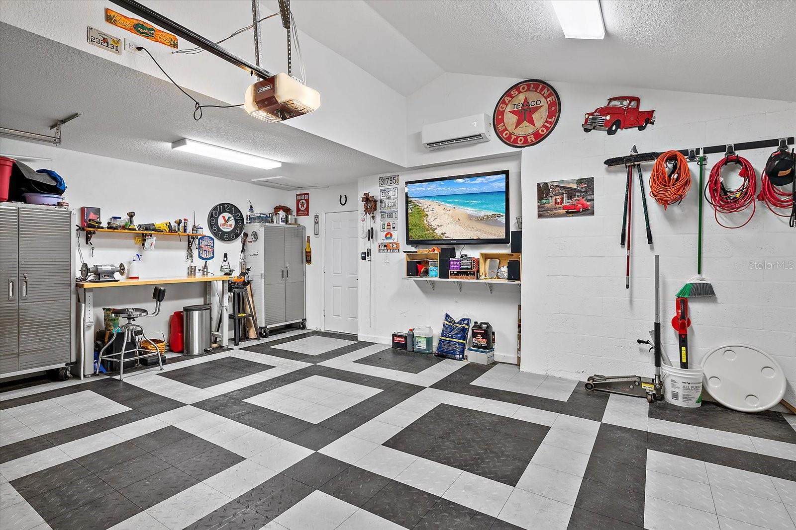 10116 SPOONBILL RD E