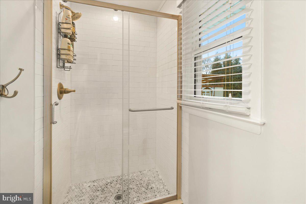 1012 SHORELAND DRIVE