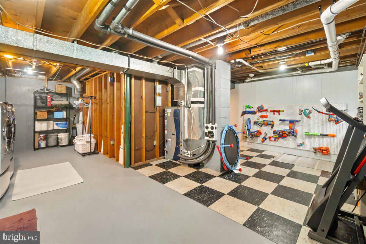 1012 SHORELAND DRIVE