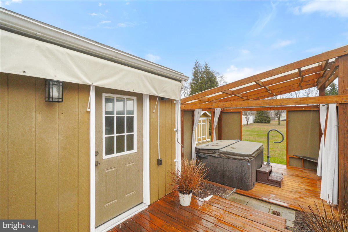 1012 SHORELAND DRIVE